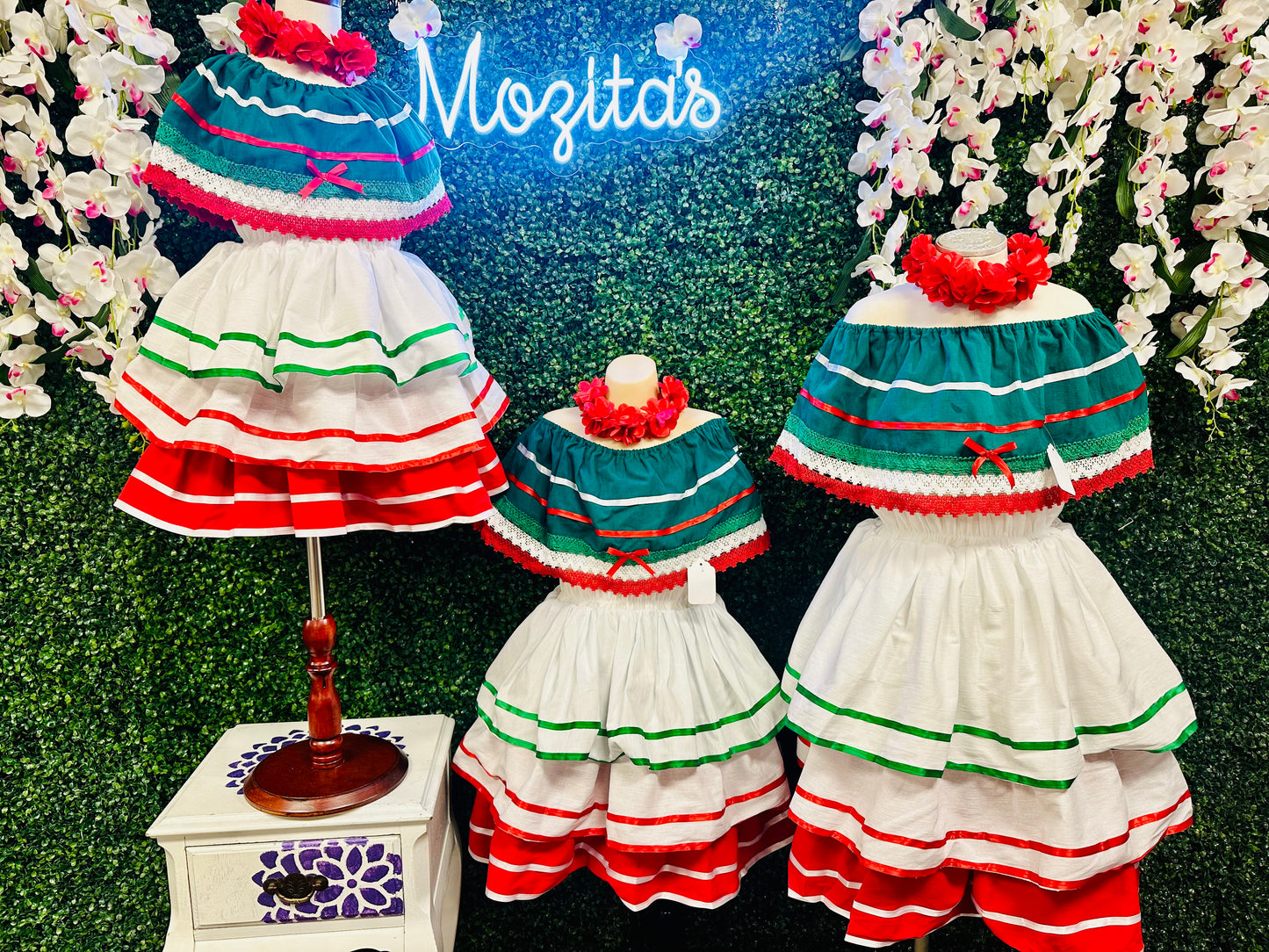 Tricolor dress for girls with ruffles/Vestido Tricolor para niñas con olanes