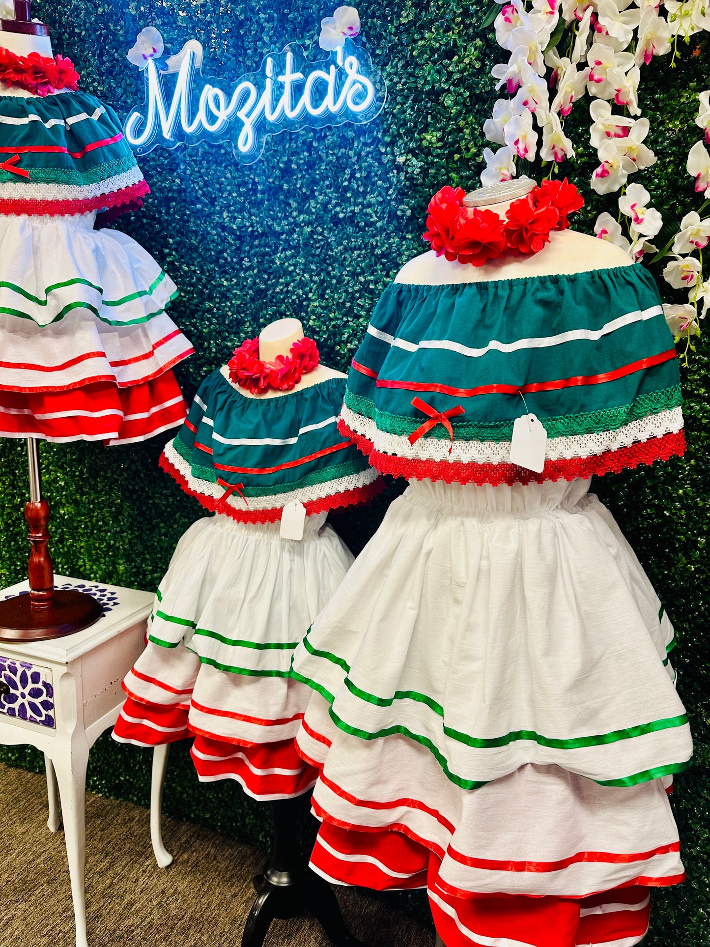 Tricolor dress for girls with ruffles/Vestido Tricolor para niñas con olanes